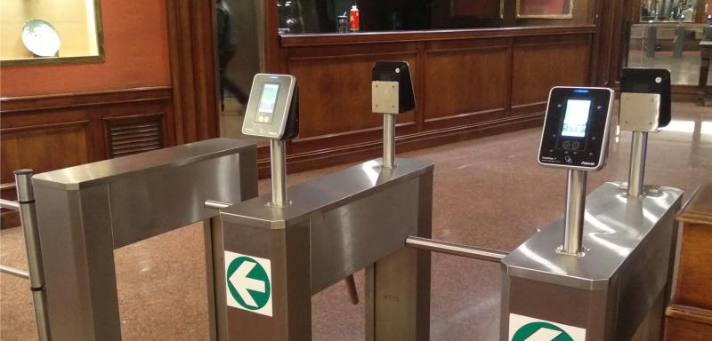 Anviz Aide Integrar Seguridad à gérer un bâtiment polyvalent avec la combinaison de FacePass 7 et  CrossChex Standard